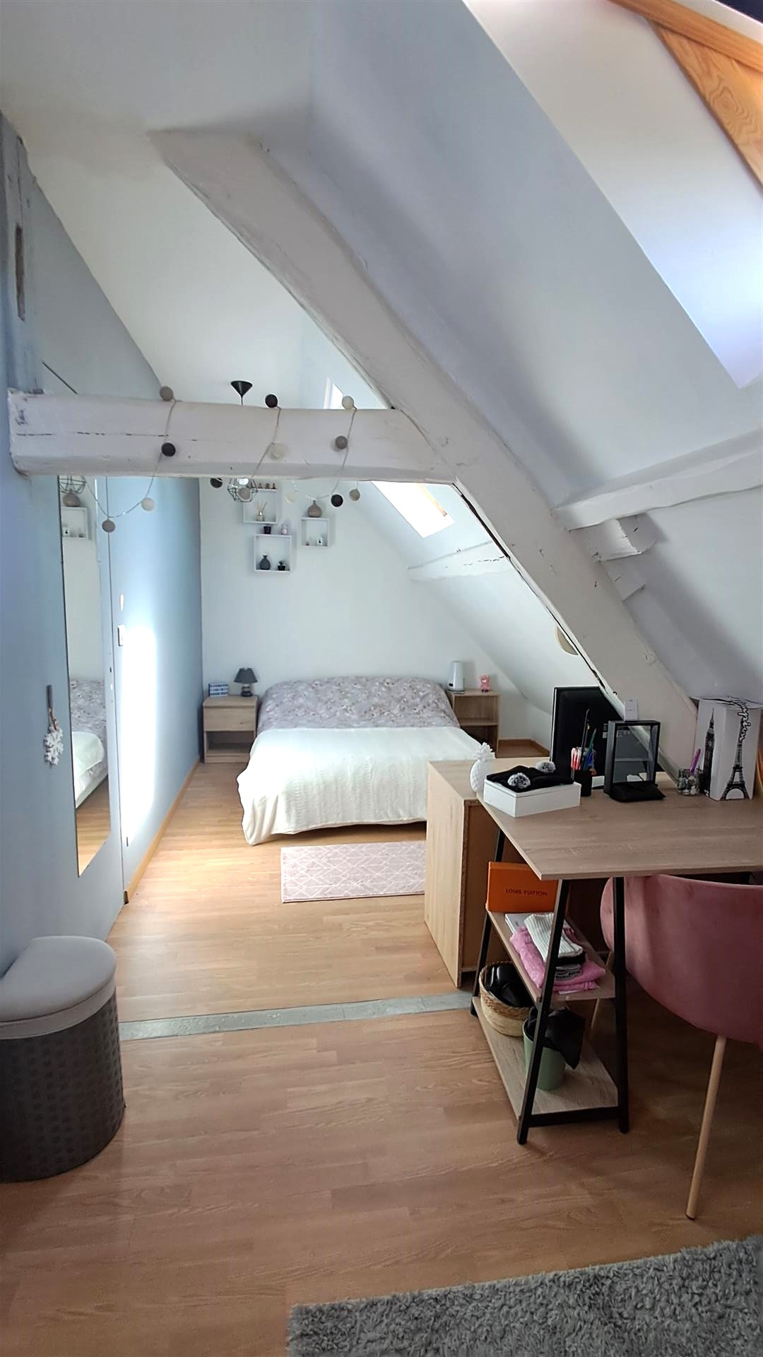 Située dans un petit village, BELLE MAISON ANCIENNE RÉNOVÉE mitoyenneMAILLEBOIS