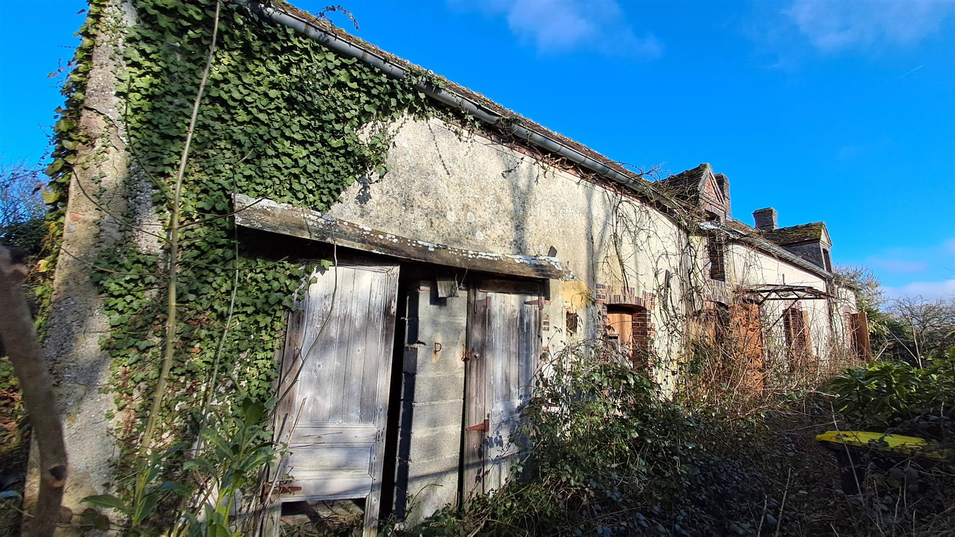 MAISON DE CAMPAGNE A RESTAURER DANS UN HAMEAU AU CALMELA LOUPE