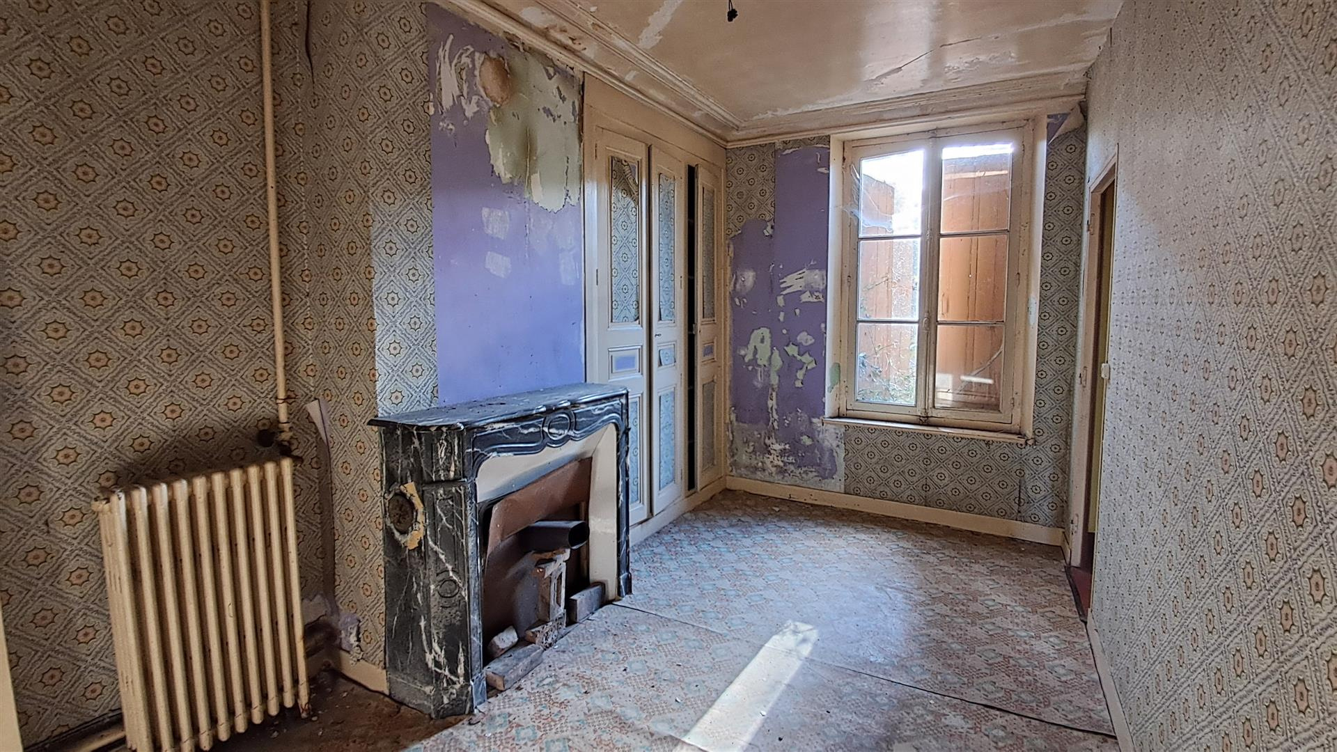 MAISON DE CAMPAGNE A RESTAURER DANS UN HAMEAU AU CALMELA LOUPE