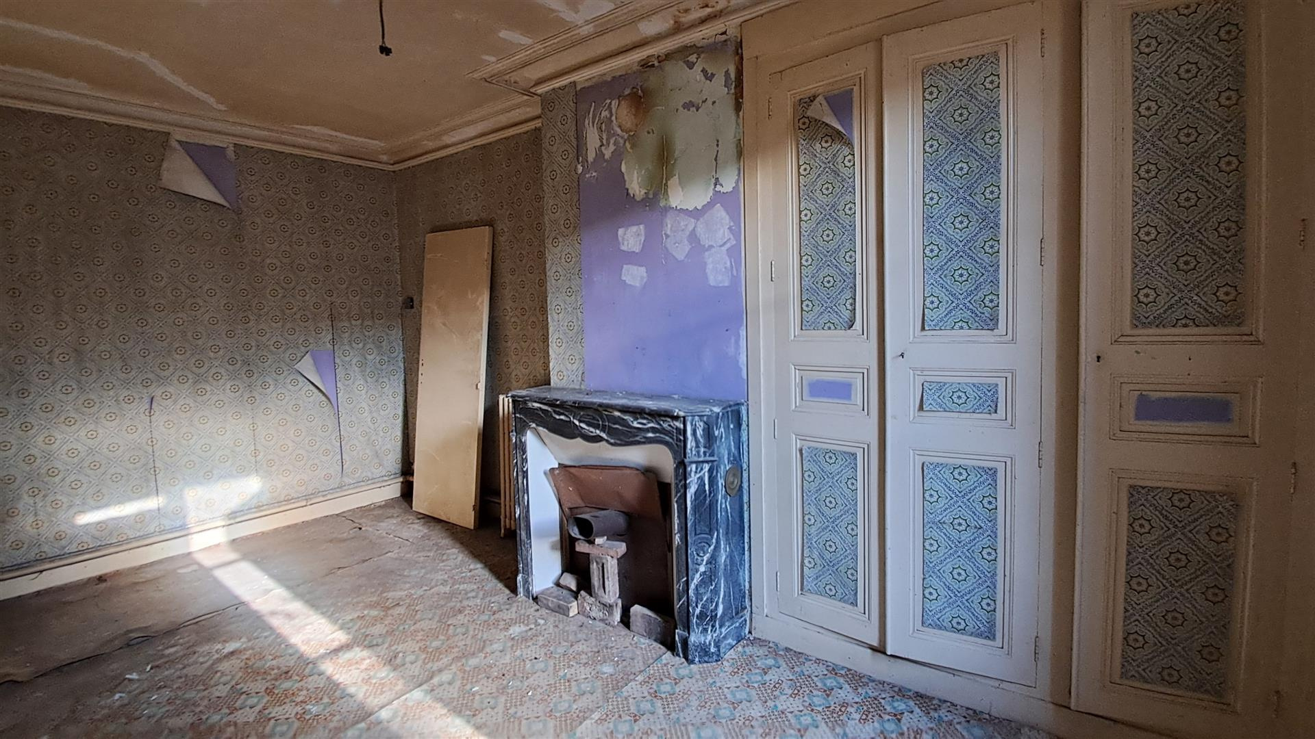 MAISON DE CAMPAGNE A RESTAURER DANS UN HAMEAU AU CALMELA LOUPE