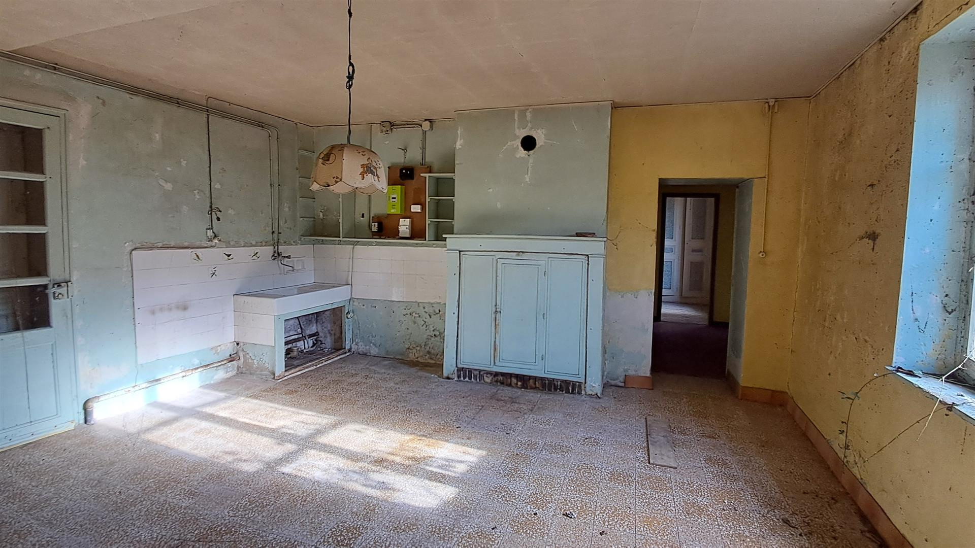 MAISON DE CAMPAGNE A RESTAURER DANS UN HAMEAU AU CALMELA LOUPE