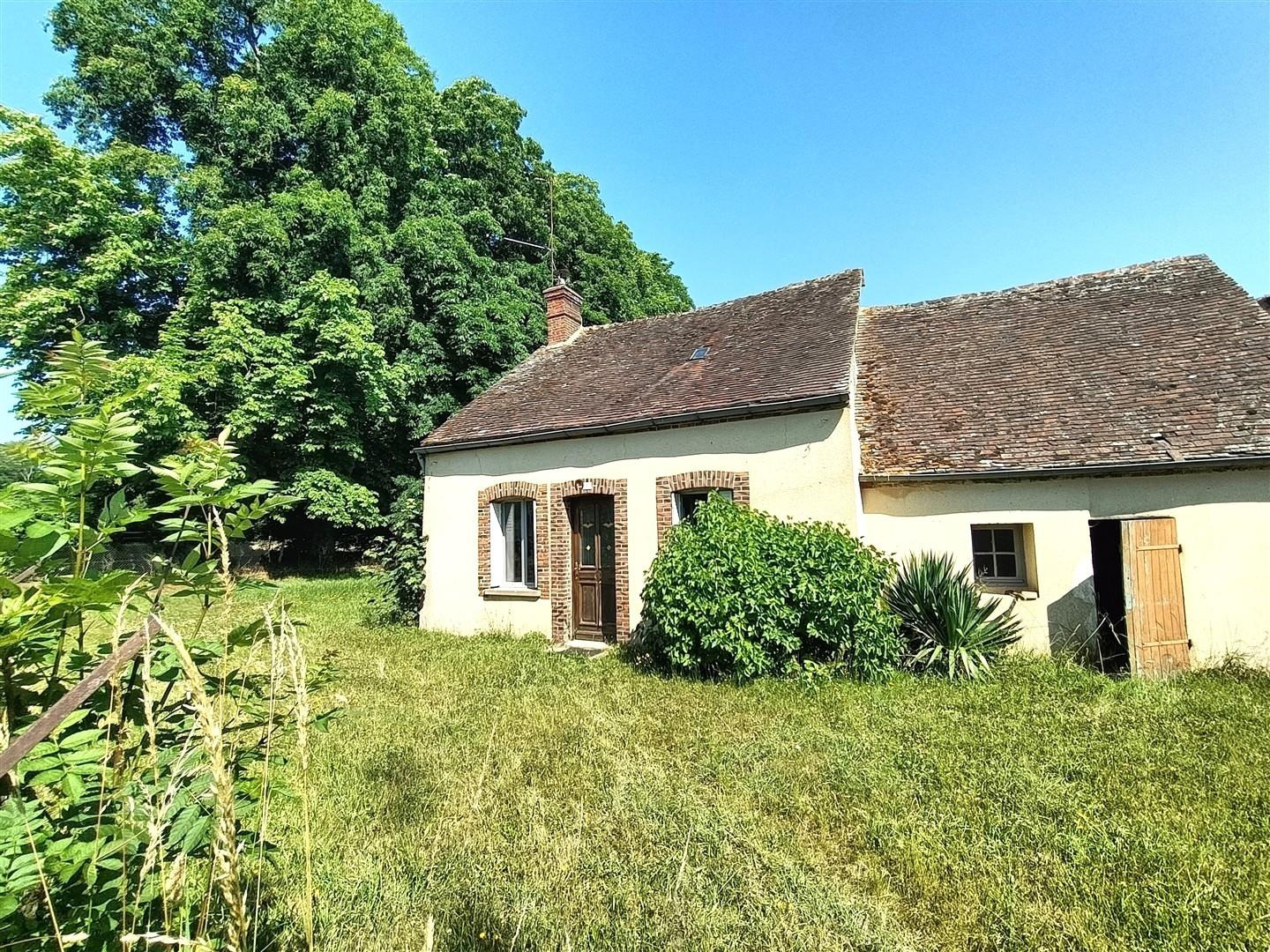 Dans un ENVIRONNEMENT CALME, MAISON ANCIENNE de PLAIN-PIED décomposée de la manière suivante : Cuisine ouverteMAILLEBOIS
