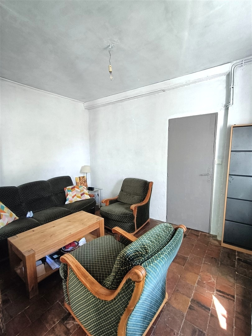 Dans un ENVIRONNEMENT CALME, MAISON ANCIENNE de PLAIN-PIED décomposée de la manière suivante : Cuisine ouverteMAILLEBOIS