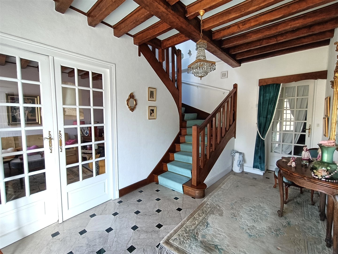 BÂTISSE D'EXCEPTION AU CADRE ENCHANTEUR !!CRUCEY VILLAGES