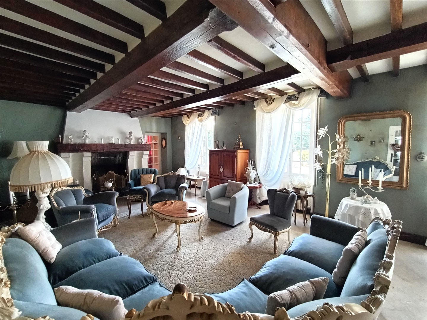 BÂTISSE D'EXCEPTION AU CADRE ENCHANTEUR !!CRUCEY VILLAGES