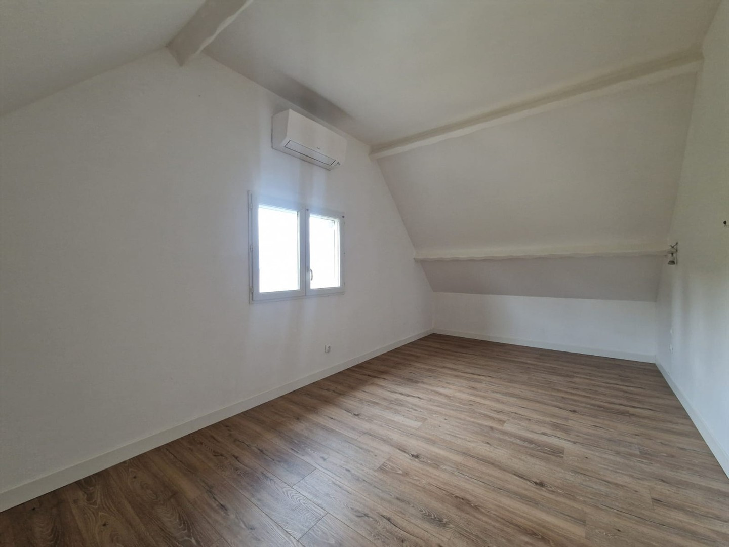 UN BIEN RARE, À DÉCOUVRIR SANS TARDER !10\' DREUX