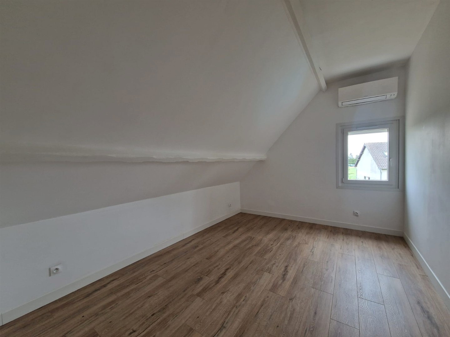 UN BIEN RARE, À DÉCOUVRIR SANS TARDER !10\' DREUX