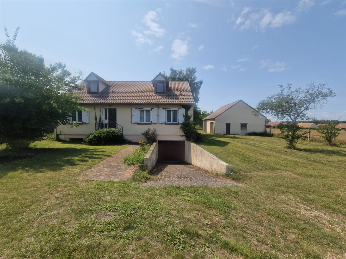 NE MANQUEZ PAS CETTE OPPORTUNITE RARE À PROXIMITÉ DE DREUX (10 min) & DE PARIS (1H) !VERT EN DROUAIS