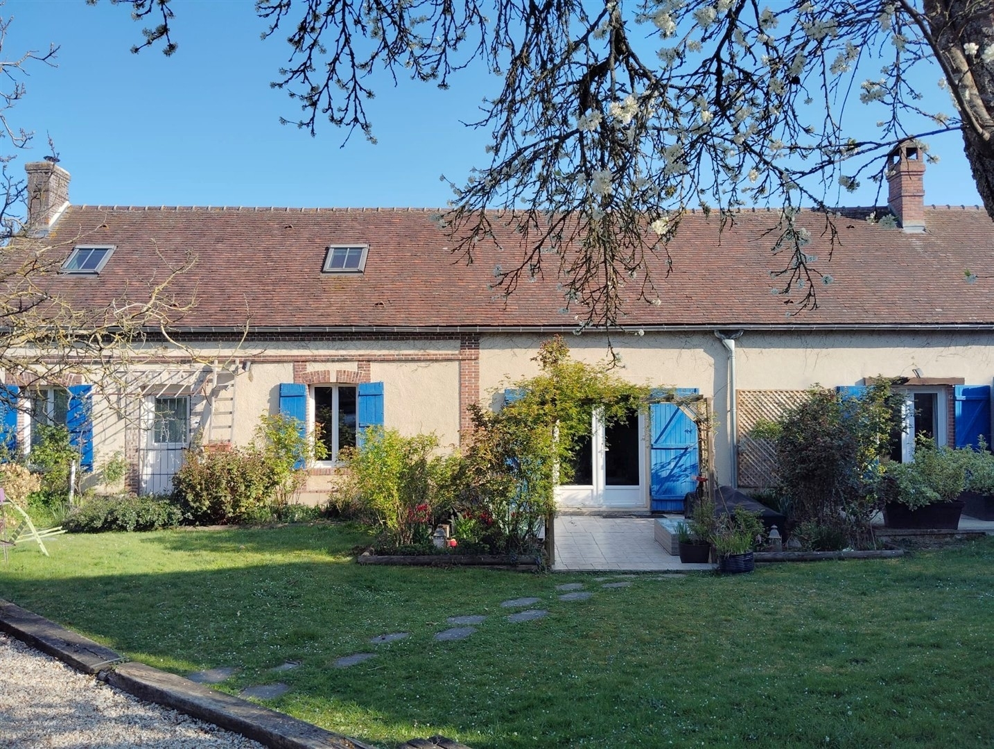 MAISONDAMPIERRE-SUR-AVRE