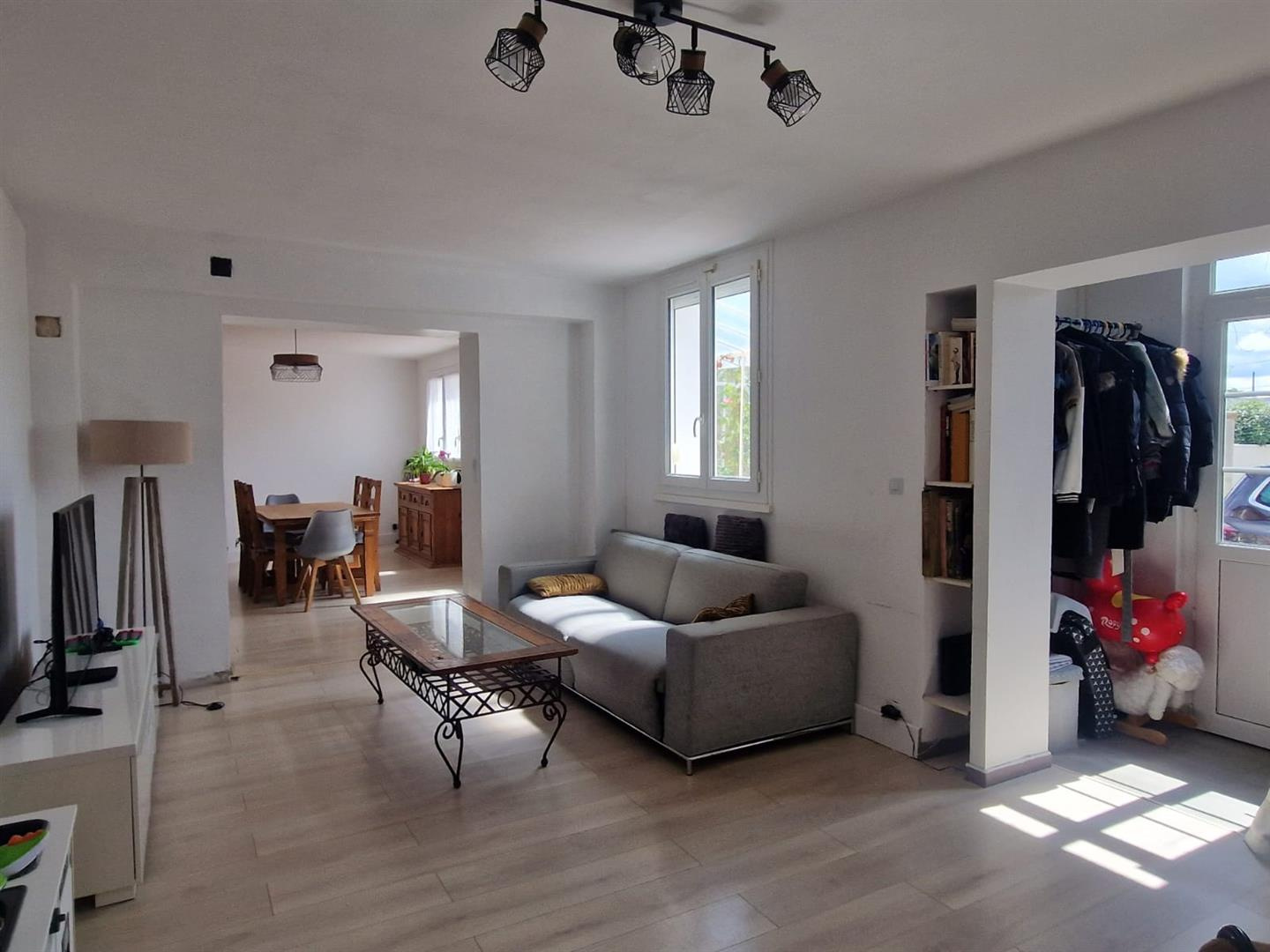 Cette propriété allie charme, confort et fonctionnalité : une opportunité à ne pas manquer !St-LUBIN-DES-JONCHERETS 2\'RN12