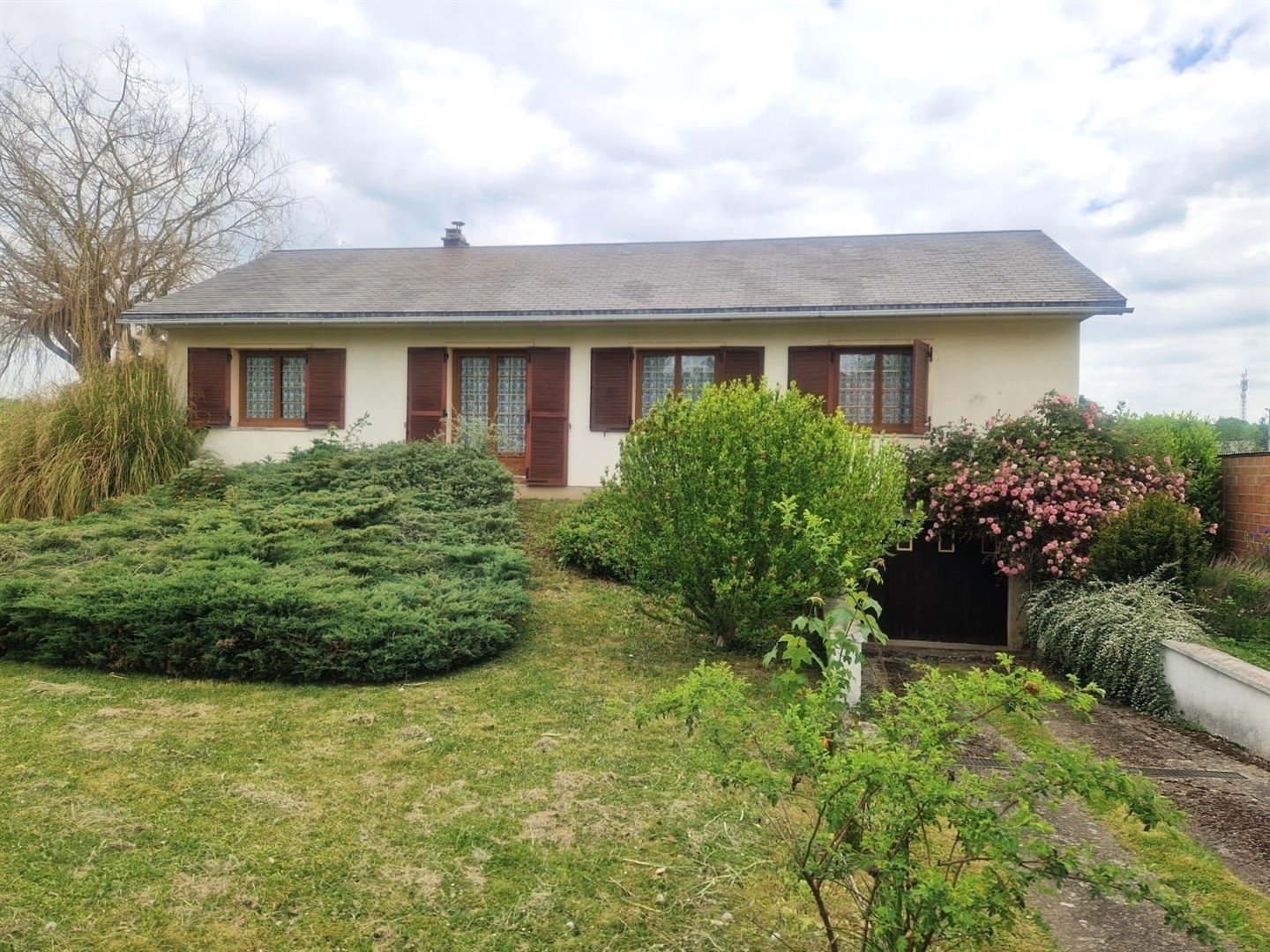 MAISONSAINT LUBIN DES JONCHERETS
