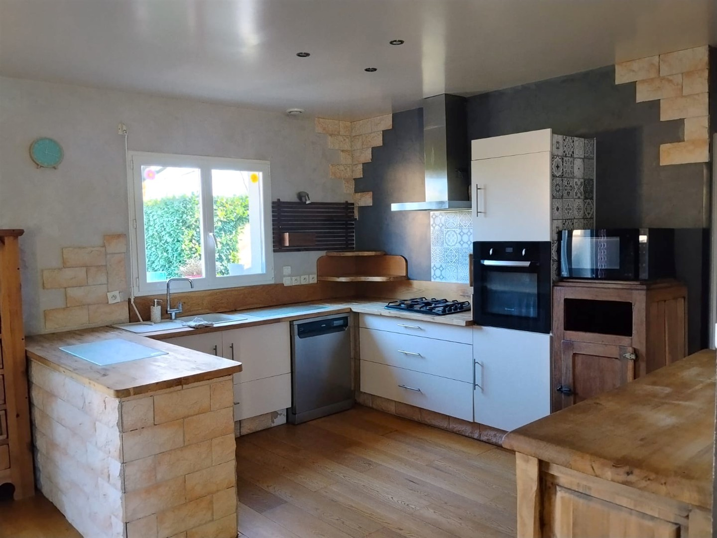 Maison familiale avec piscine et vaste terrain arboré !