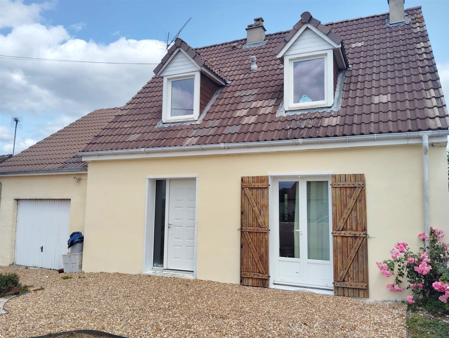 MAISONSAINT LUBIN DES JONCHERETS