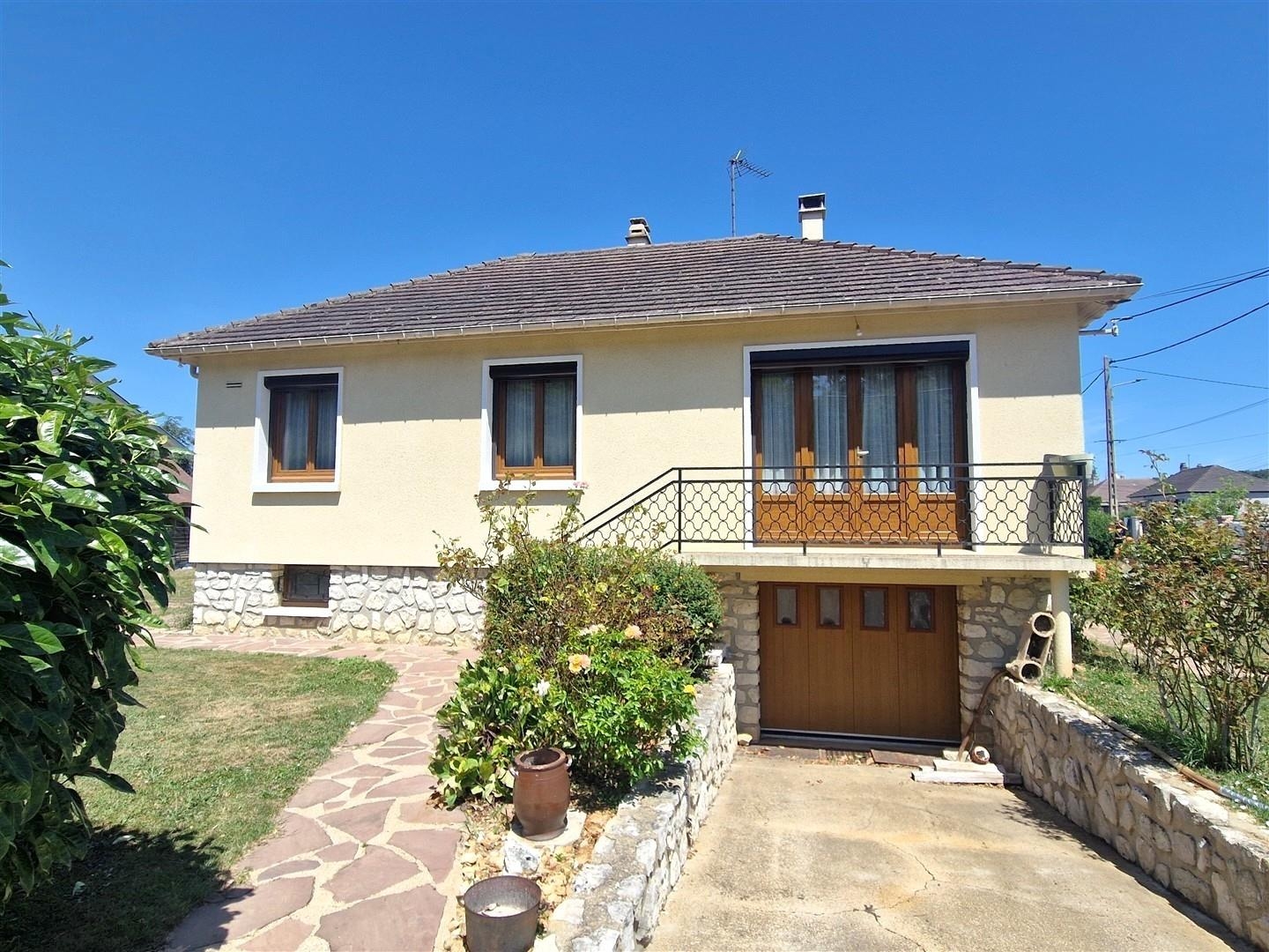MAISONSAINT LUBIN DES JONCHERETS