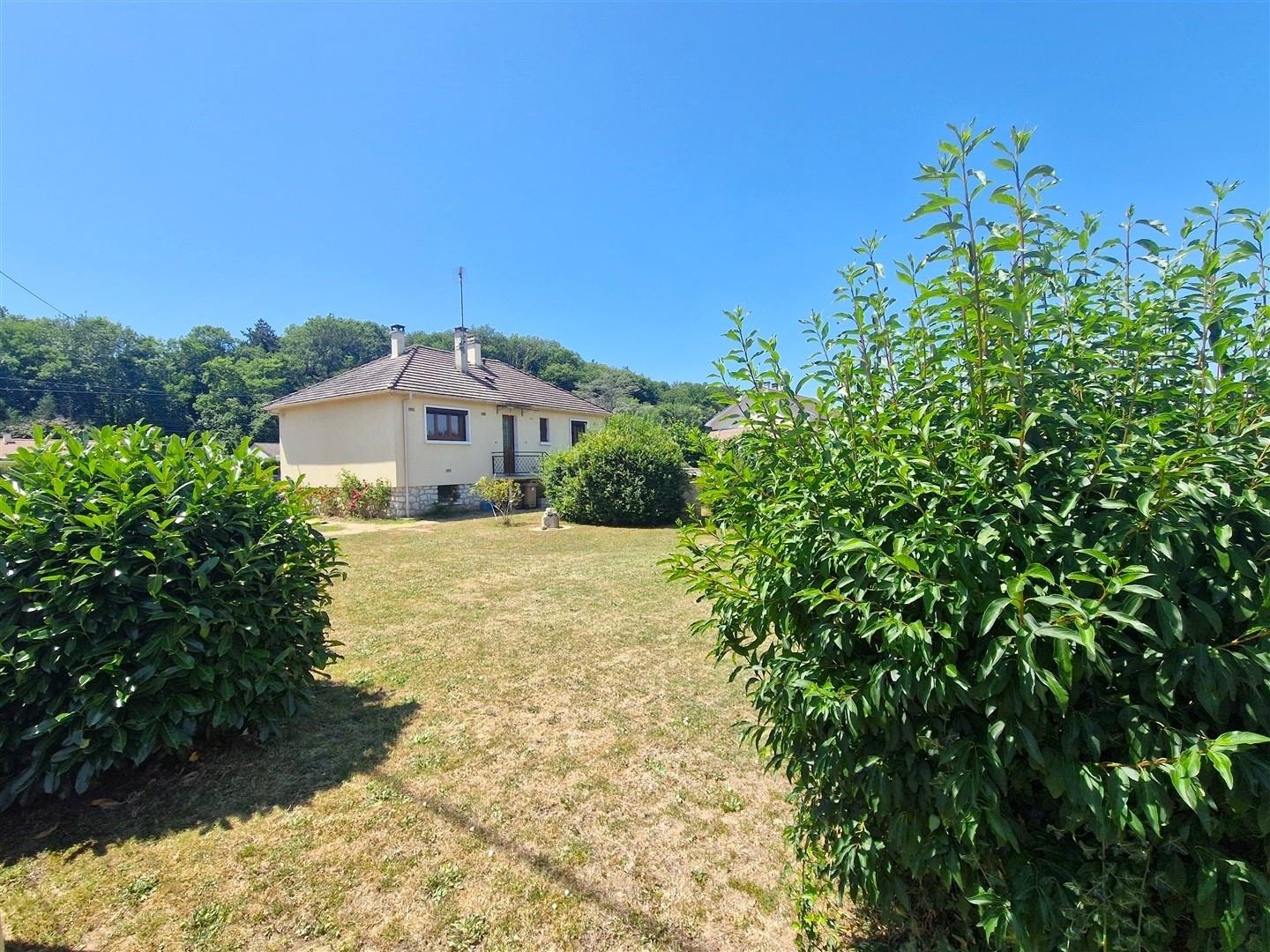 MAISONSAINT LUBIN DES JONCHERETS