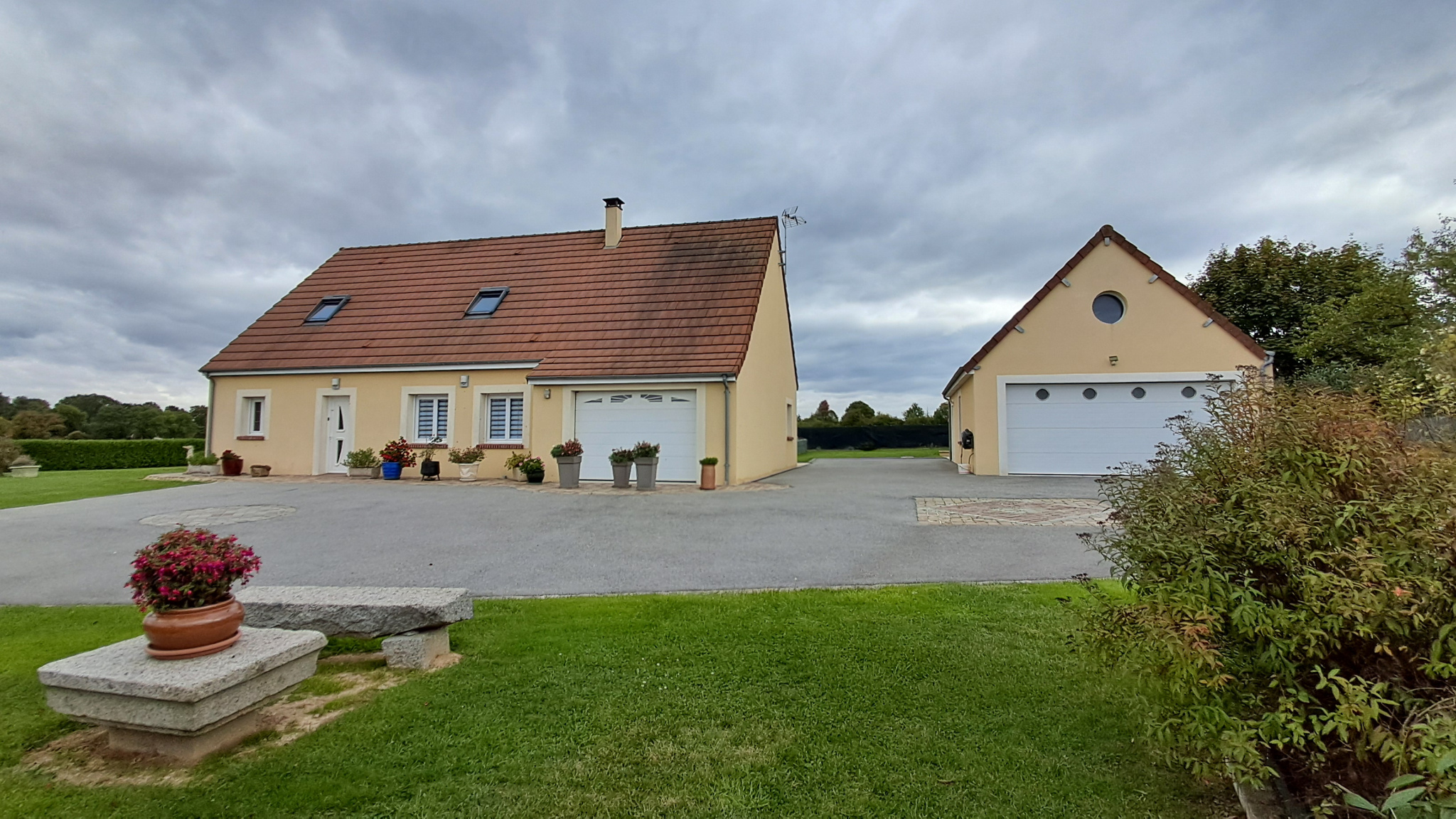 MAISON EN PARFAIT ETATSENONCHES