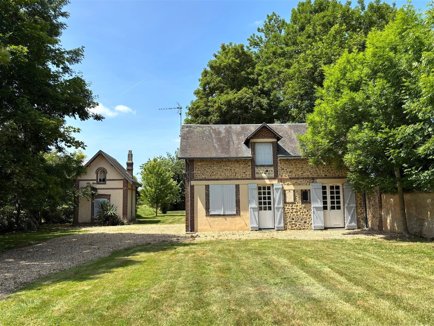 PROPRIÉTÉ DE PRESTIGE & VOLUMES HORS NORMES !!BREZOLLES