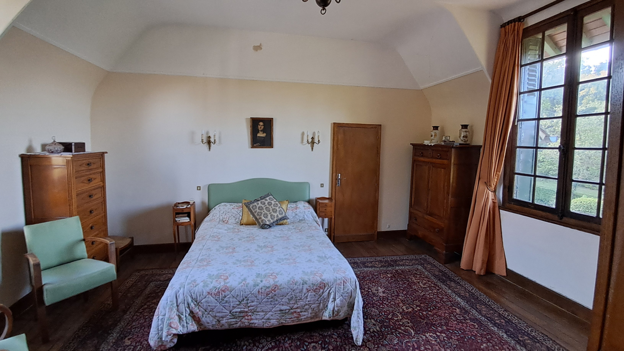 JOLIE MAISON ANCIENNEBREZOLLES