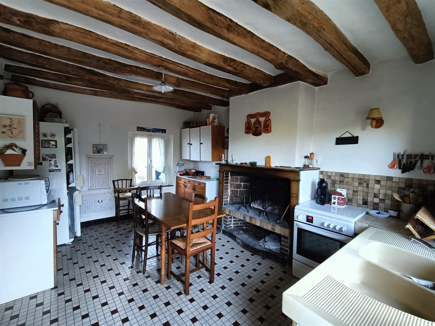 JOLIE MAISON ANCIENNEBREZOLLES