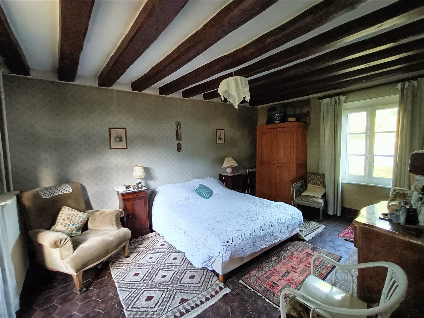 JOLIE MAISON ANCIENNEBREZOLLES