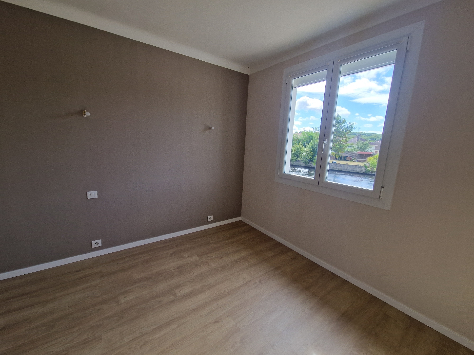 MAISONSAINT- REMY-SUR-AVRE