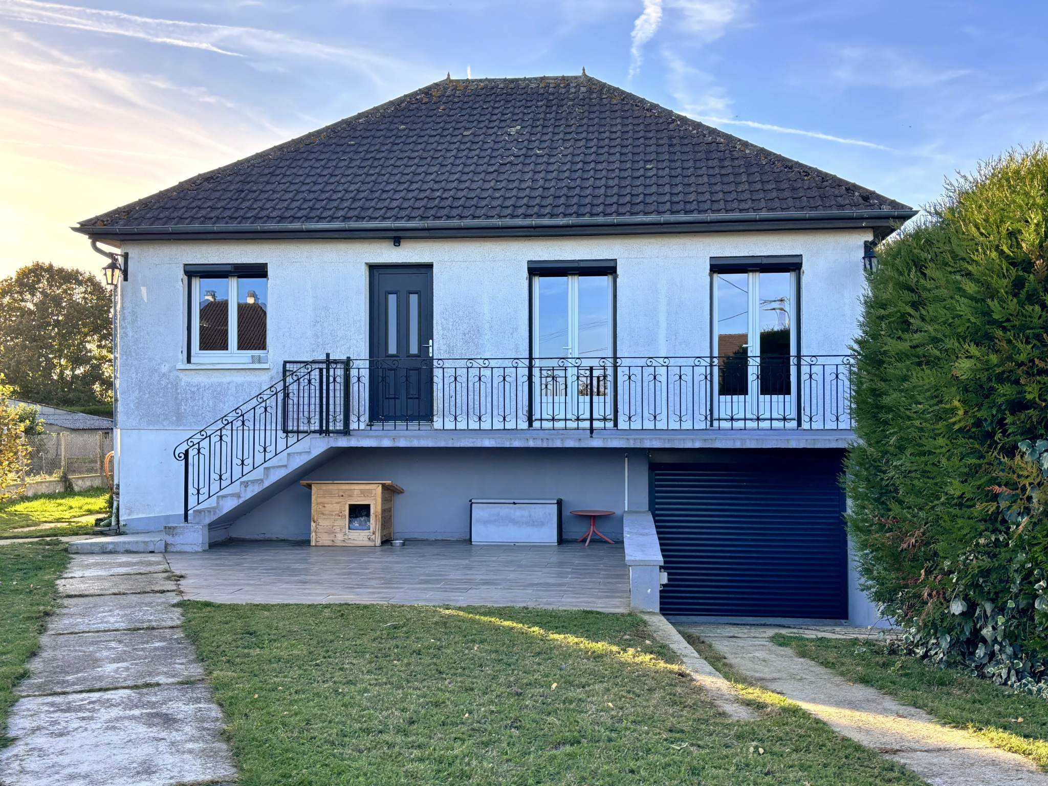 Un bien rare à visiter sans tarder, situé proche des commodités, écoles et avec un accès rapide RN12 !LA MADELEINE DE NONANCOURT