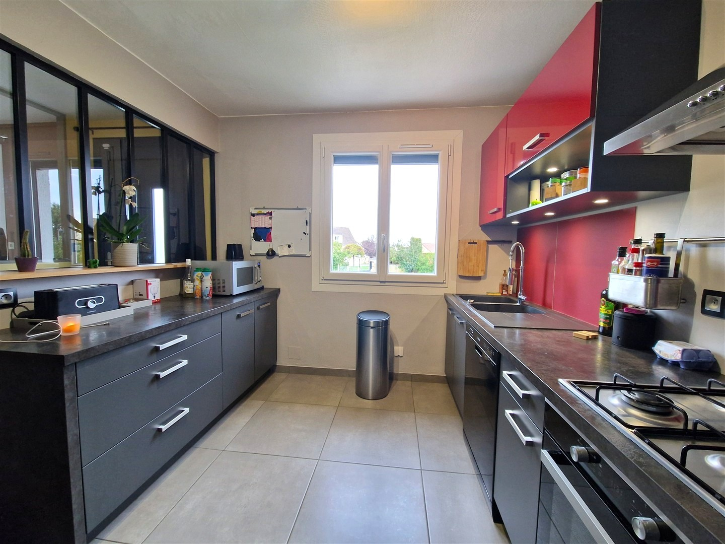 Un bien rare à visiter sans tarder, situé proche des commodités, écoles et avec un accès rapide RN12 !LA MADELEINE DE NONANCOURT