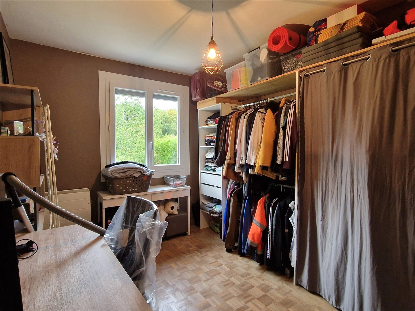 Un bien rare à visiter sans tarder, situé proche des commodités, écoles et avec un accès rapide RN12 !LA MADELEINE DE NONANCOURT