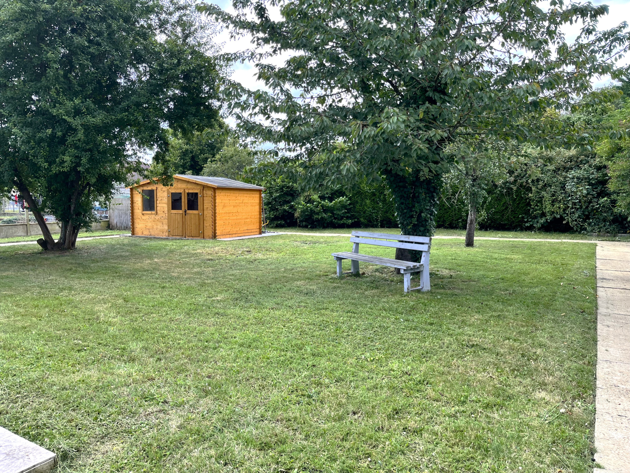 Un bien rare à visiter sans tarder, situé proche des commodités, écoles et avec un accès rapide RN12 !LA MADELEINE DE NONANCOURT