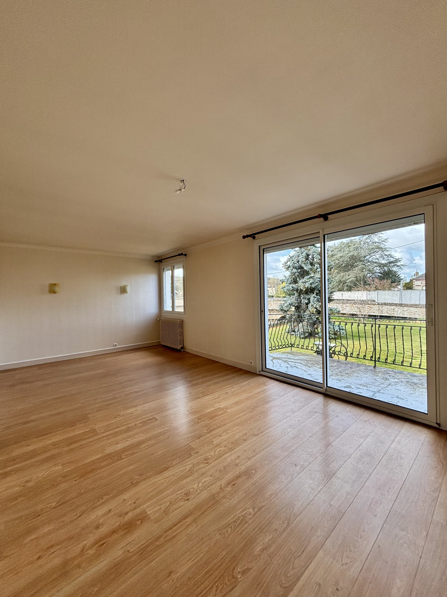 Laissez-vous séduire par son potentiel et son emplacement !SAINT REMY SUR AVRE