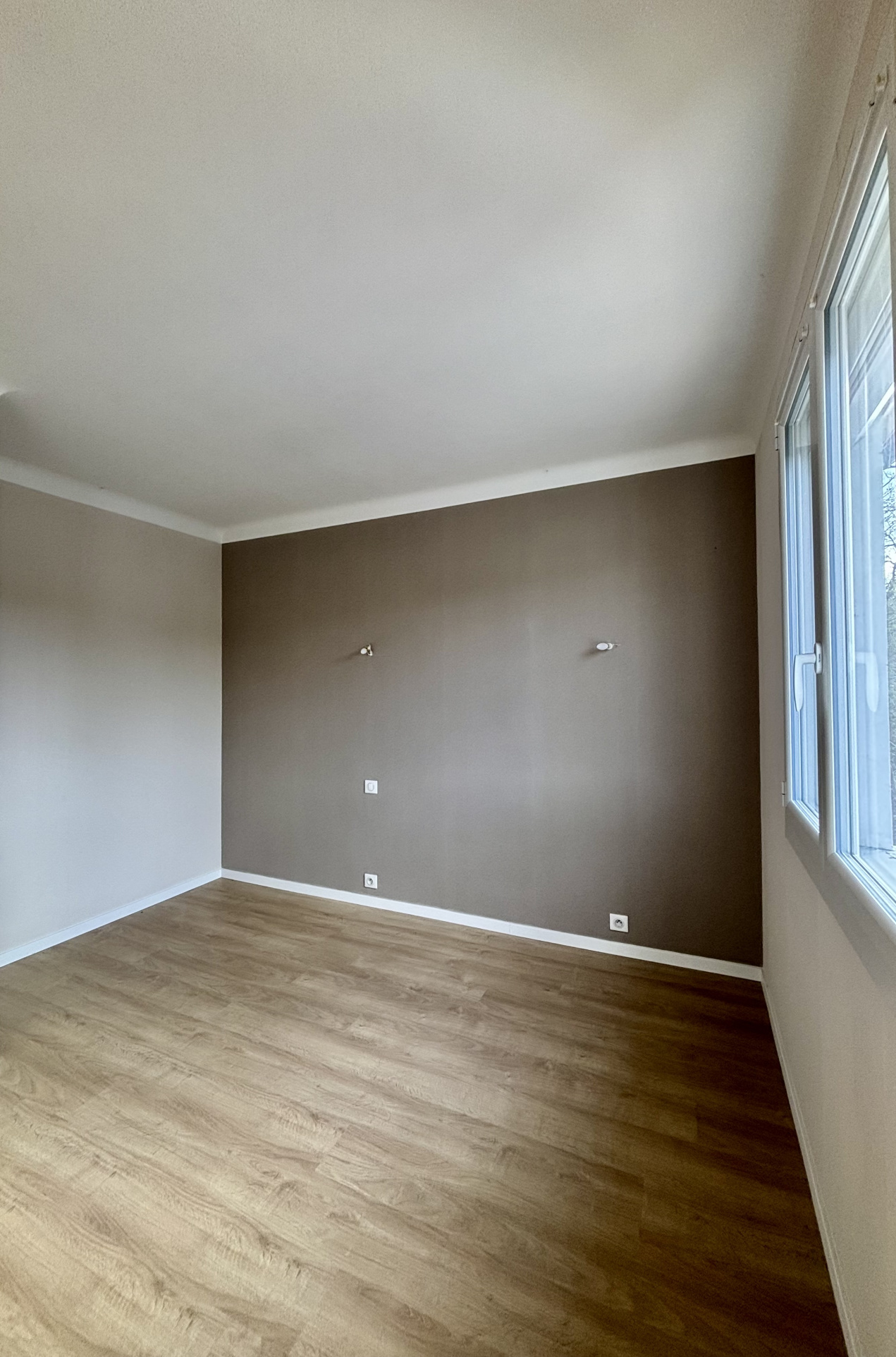 Laissez-vous séduire par son potentiel et son emplacement !SAINT REMY SUR AVRE