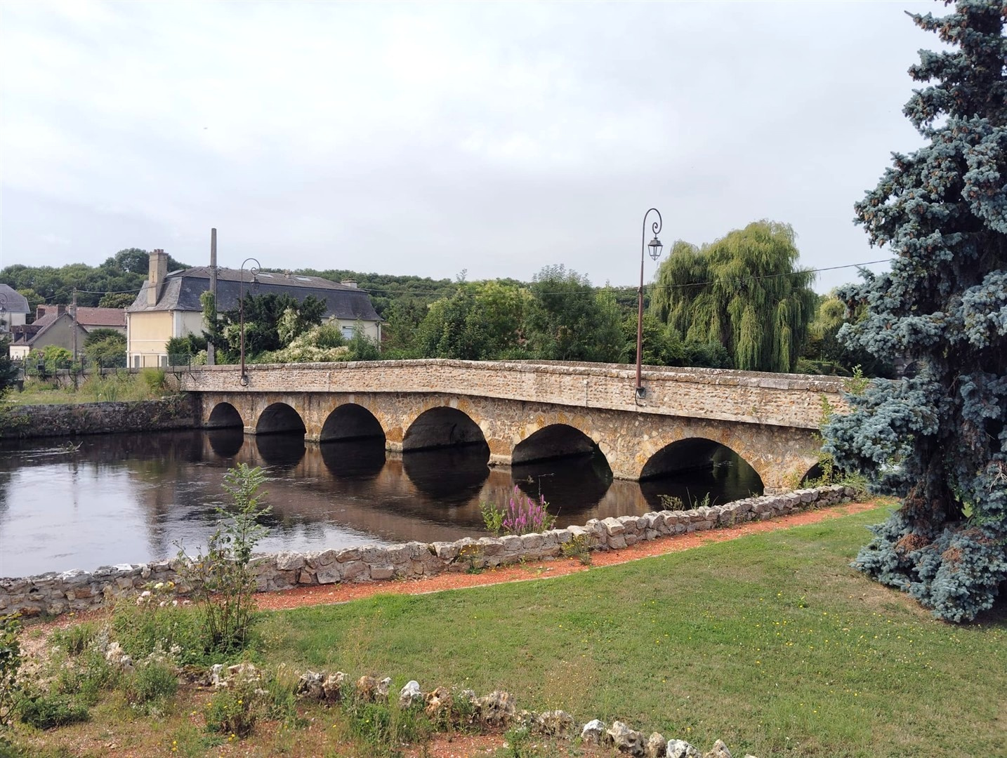 Laissez-vous séduire par son potentiel et son emplacement !SAINT REMY SUR AVRE