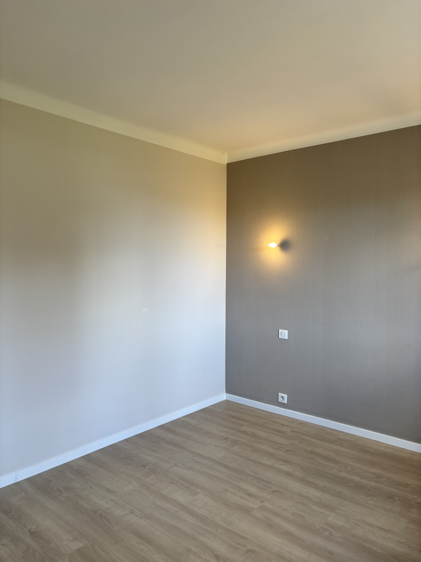 Laissez-vous séduire par son potentiel et son emplacement !SAINT REMY SUR AVRE