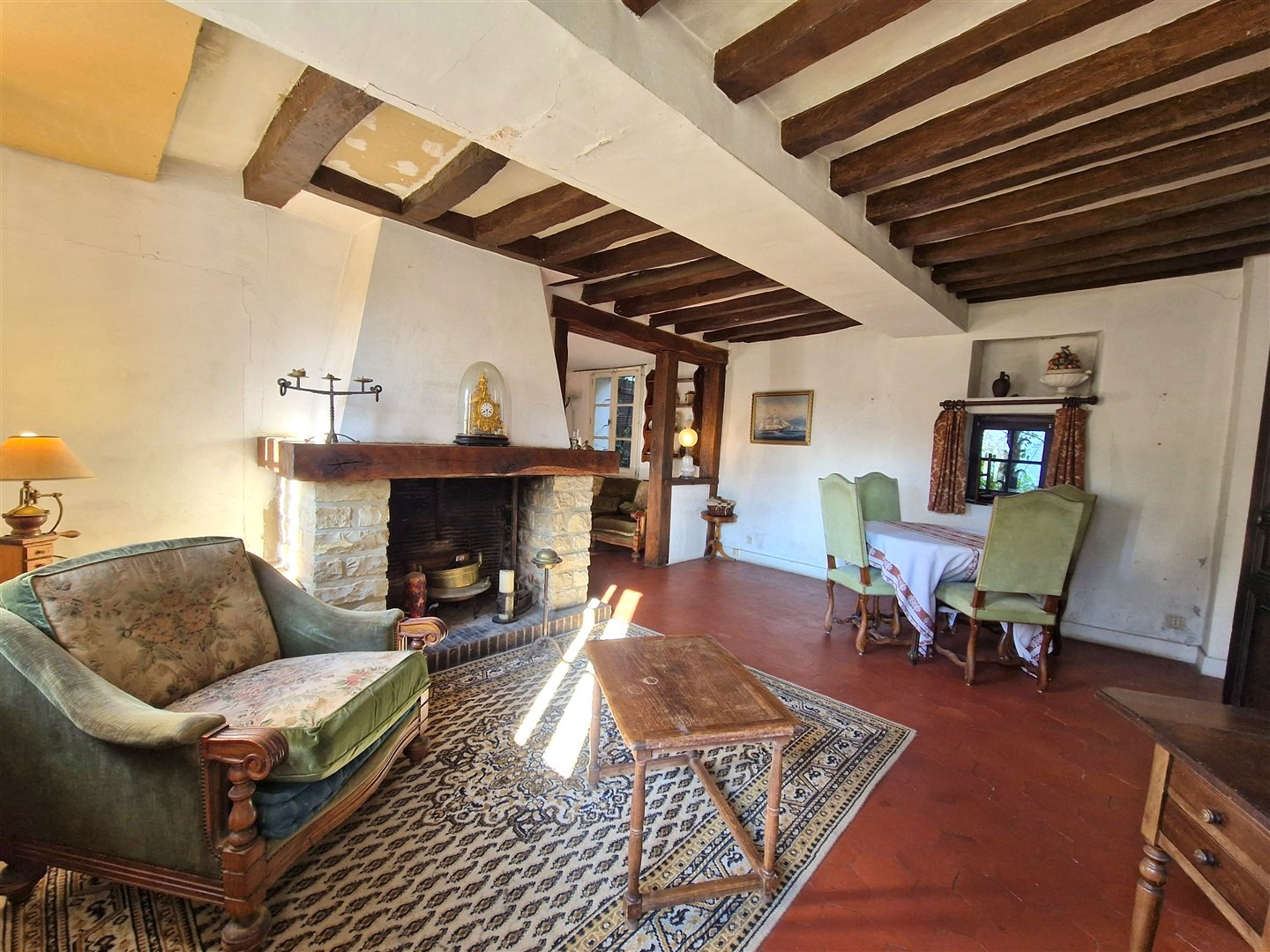 Un bien rare à découvrir sans tarder, offrant un beau potentiel pour créer la maison de vos rêves !Secteur NONANCOURT