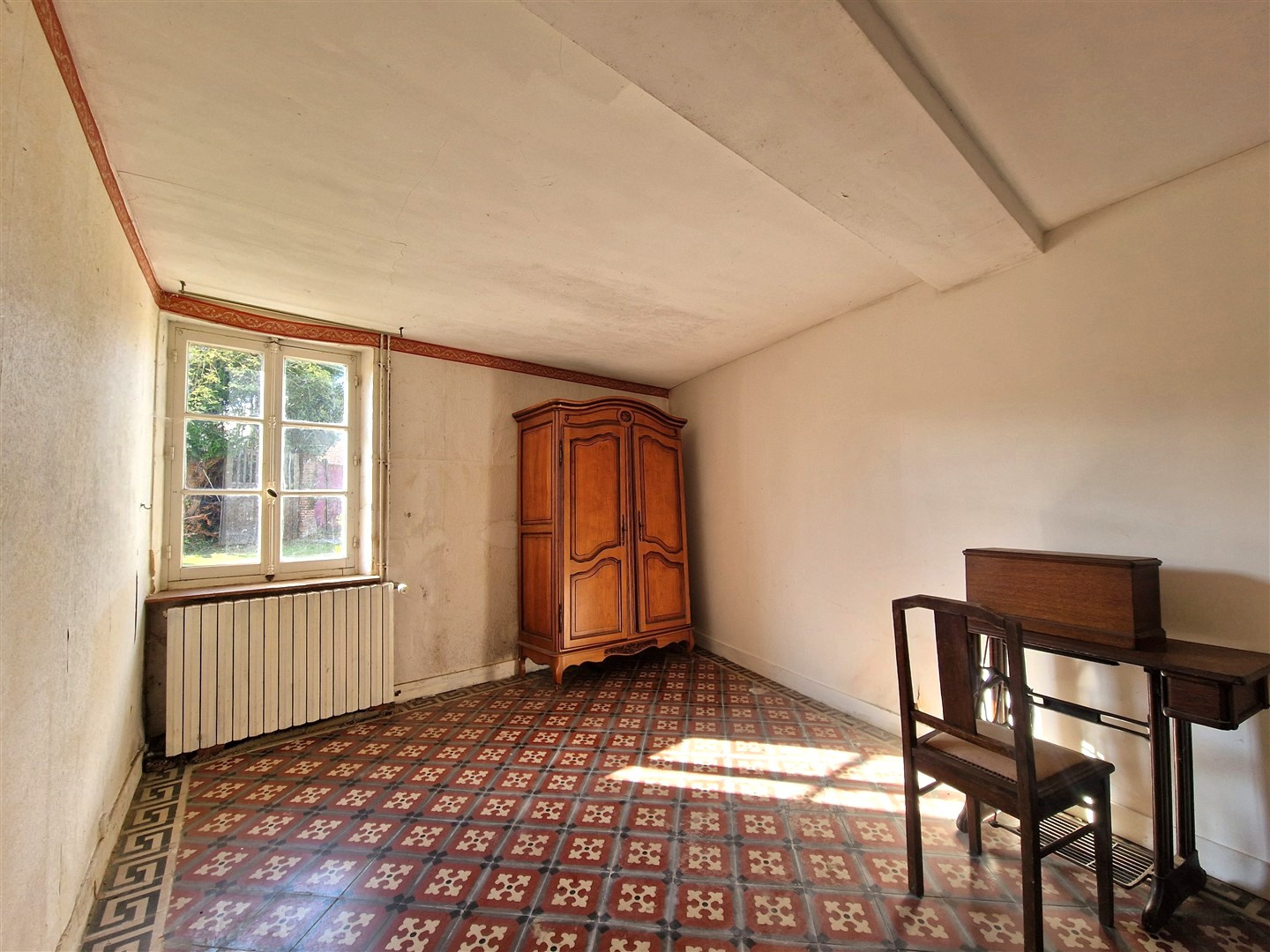 Un bien rare à découvrir sans tarder, offrant un beau potentiel pour créer la maison de vos rêves !Secteur NONANCOURT