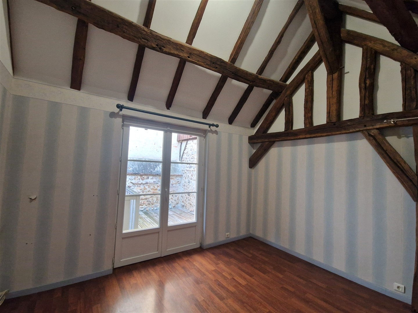 Immeuble de caractère avec local commercial loué et appartementNONANCOURT, Ttes commodités