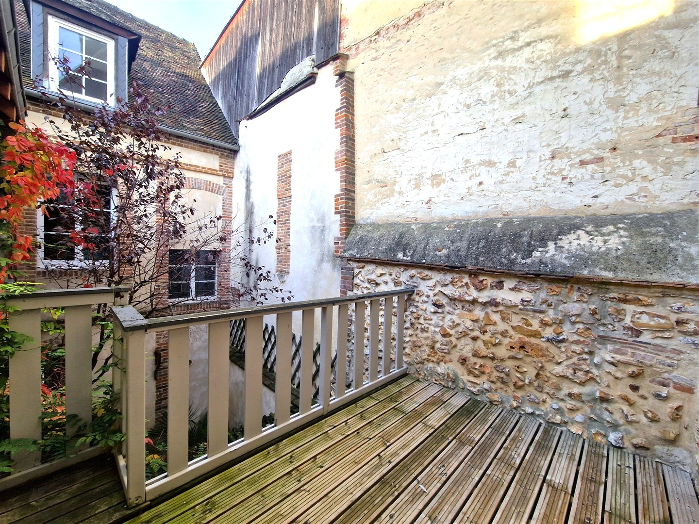 Immeuble de caractère avec local commercial loué et appartementNONANCOURT, Ttes commodités