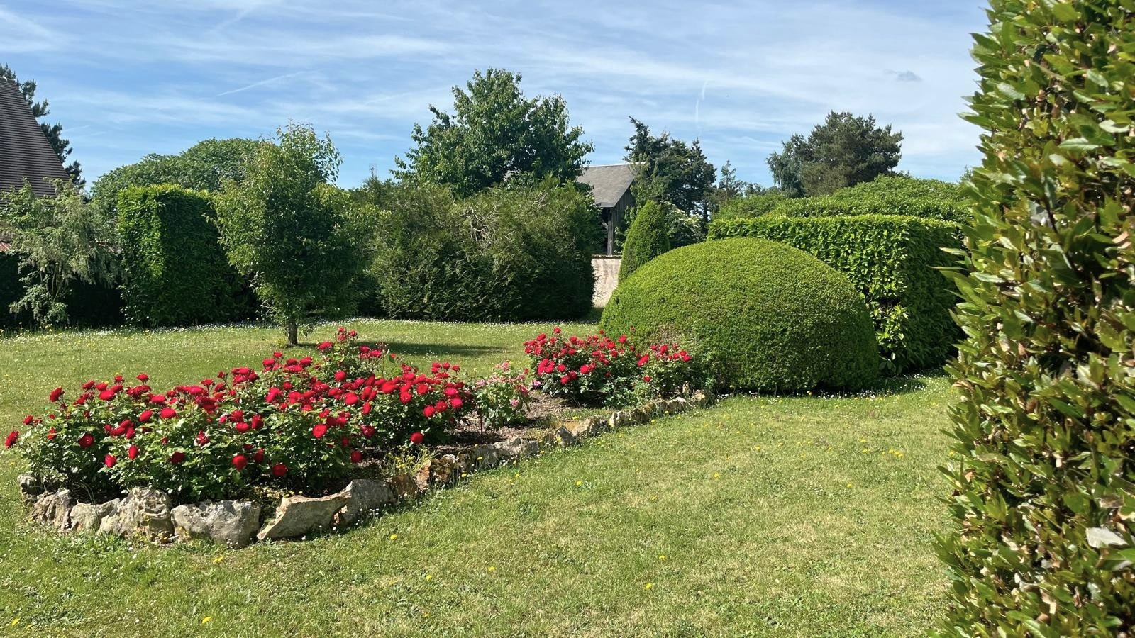 Un cadre de vie rare, alliant raffinement et potentiel d'aménagement, pour accueillir votre famille dans un enDROISY