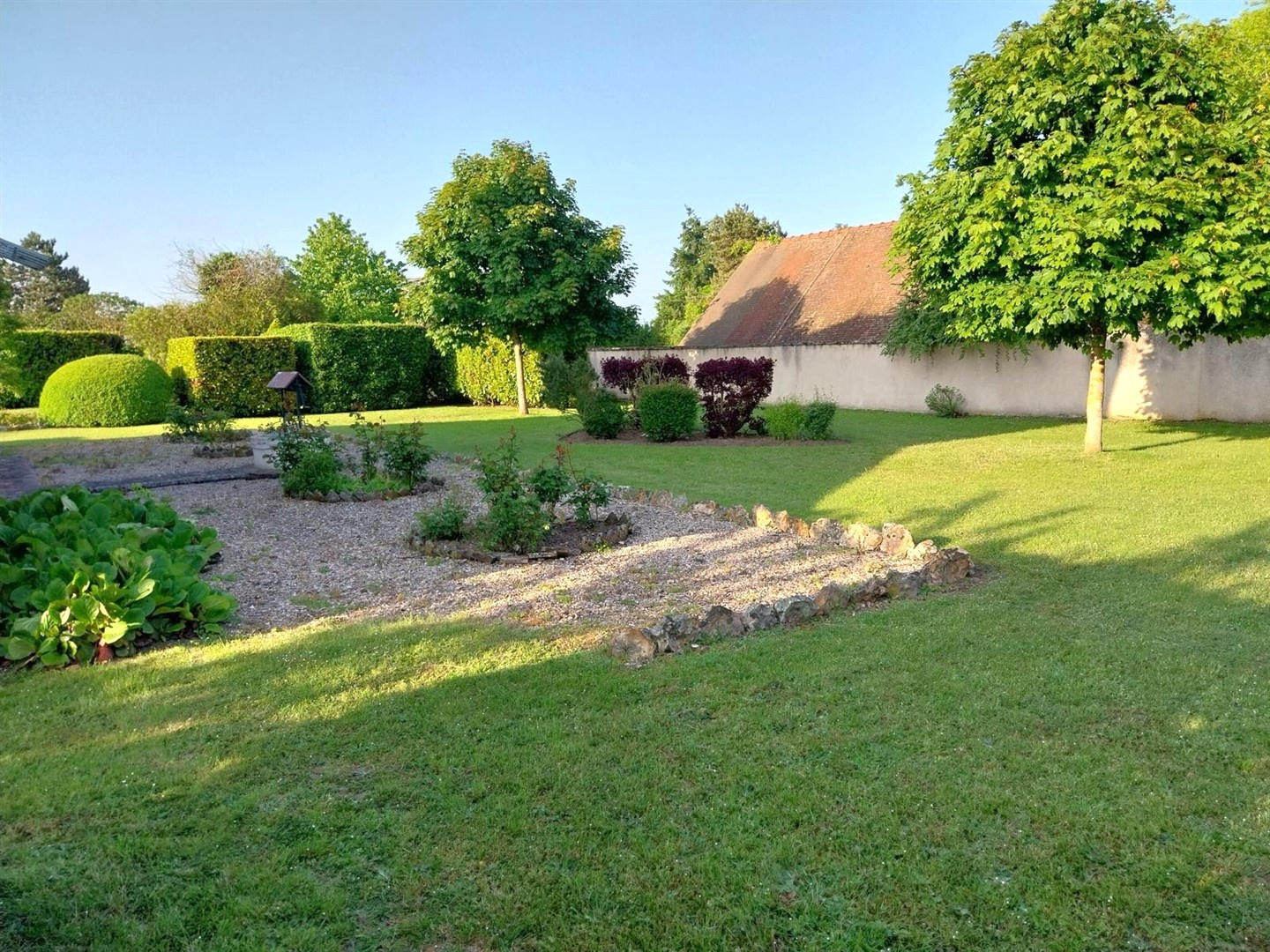 Un cadre de vie rare, alliant raffinement et potentiel d'aménagement, pour accueillir votre famille dans un enDROISY