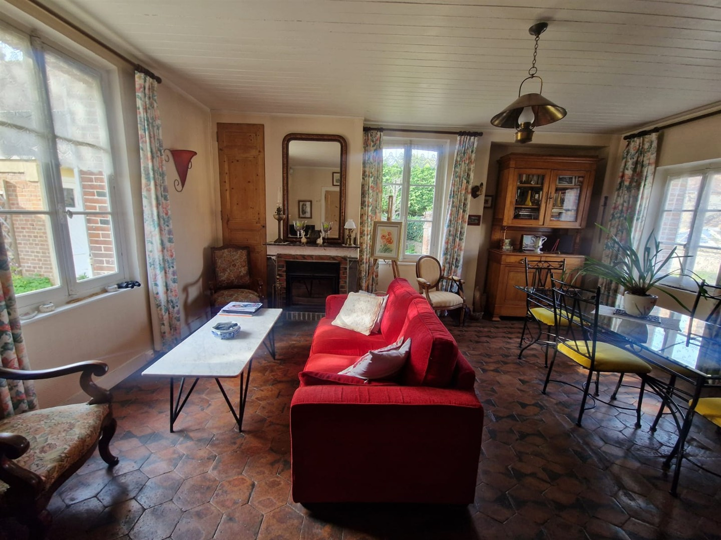 Un bien rare à visiter sans tarder, alliant authenticité, volumes et possibilités d'évolution !DAMPIERRE-SUR-AVRE