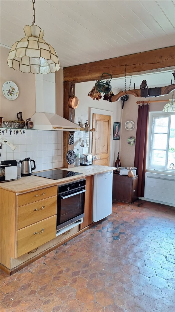 Un bien rare à visiter sans tarder, alliant authenticité, volumes et possibilités d'évolution !DAMPIERRE-SUR-AVRE