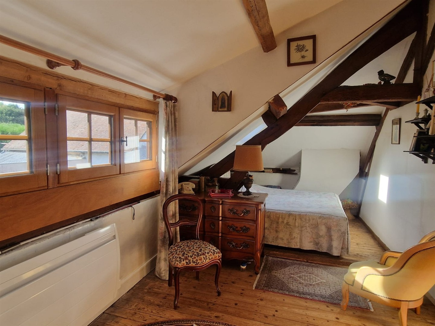 Un bien rare à visiter sans tarder, alliant authenticité, volumes et possibilités d'évolution !DAMPIERRE-SUR-AVRE