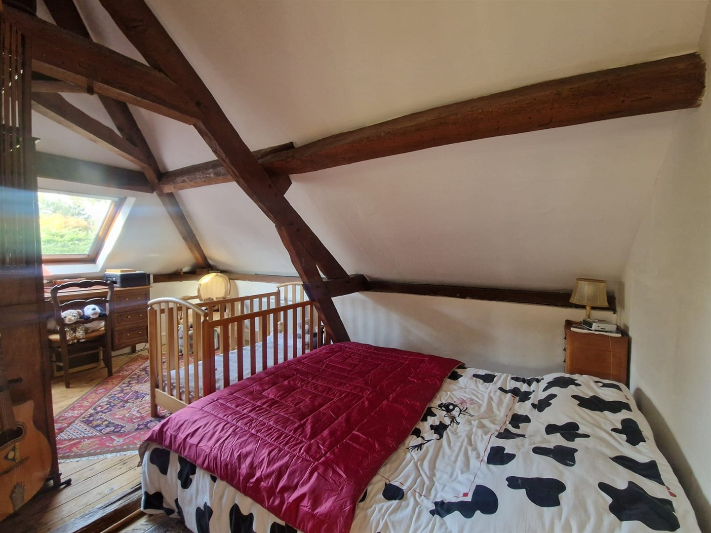 Un bien rare à visiter sans tarder, alliant authenticité, volumes et possibilités d'évolution !DAMPIERRE-SUR-AVRE