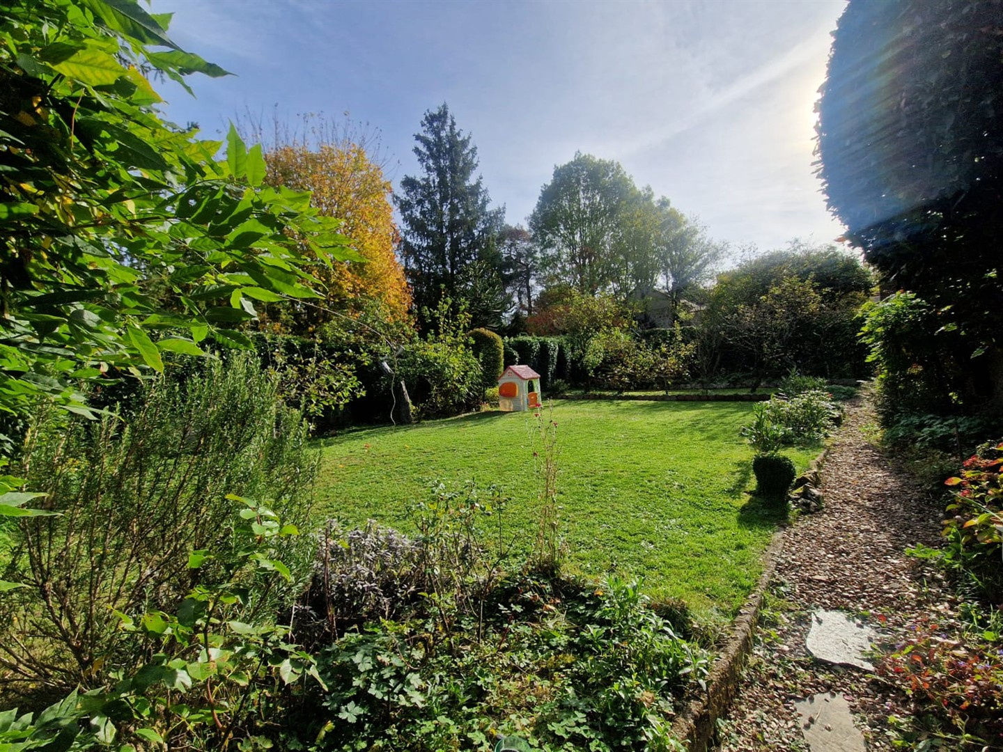 Un bien rare à visiter sans tarder, alliant authenticité, volumes et possibilités d'évolution !DAMPIERRE-SUR-AVRE