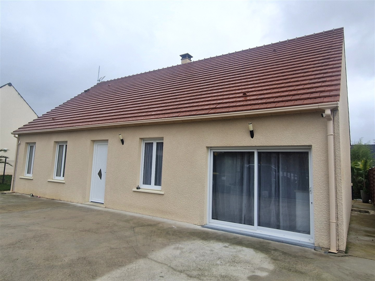 Posez vos valises dans cette maison familiale moderne avec piscine et jardin !SAINT LUBIN DES JONCHERETS