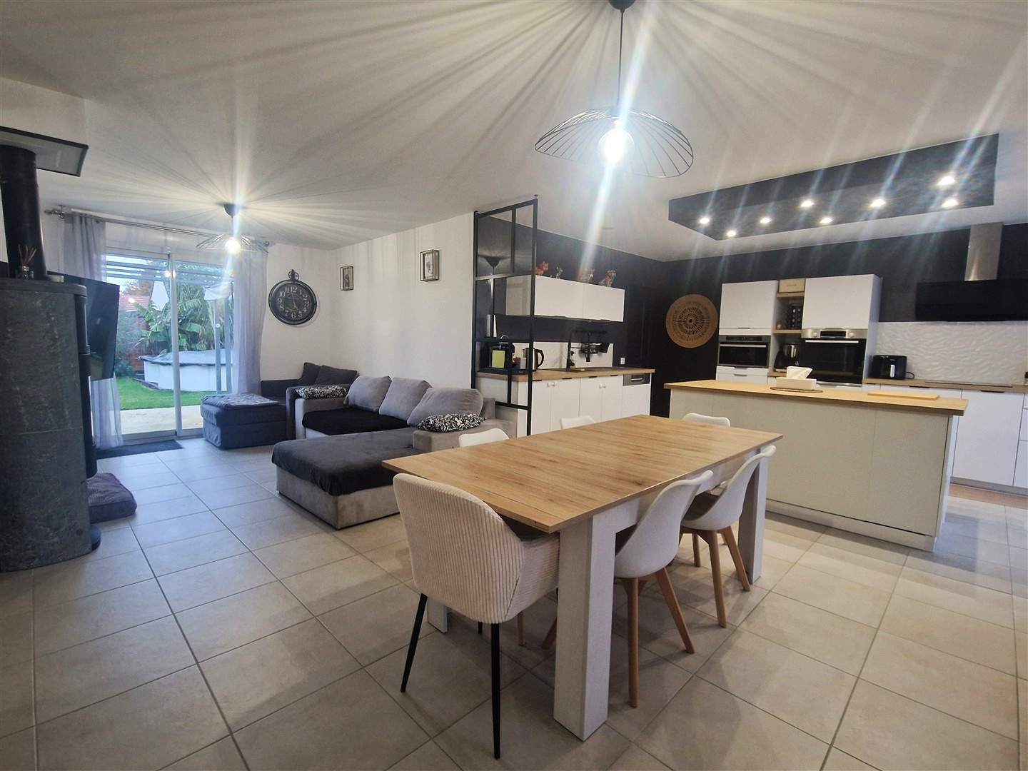 Posez vos valises dans cette maison familiale moderne avec piscine et jardin !SAINT LUBIN DES JONCHERETS