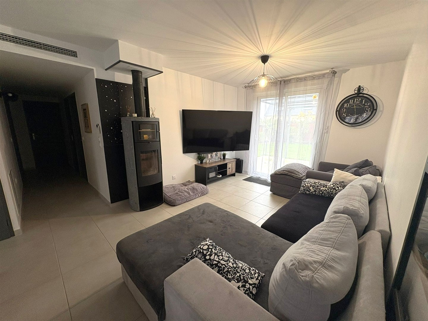 Posez vos valises dans cette maison familiale moderne avec piscine et jardin !SAINT LUBIN DES JONCHERETS