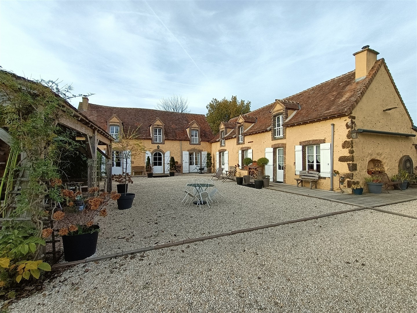PROPRIETE DANS HAMEAU AU CALMESENONCHES
