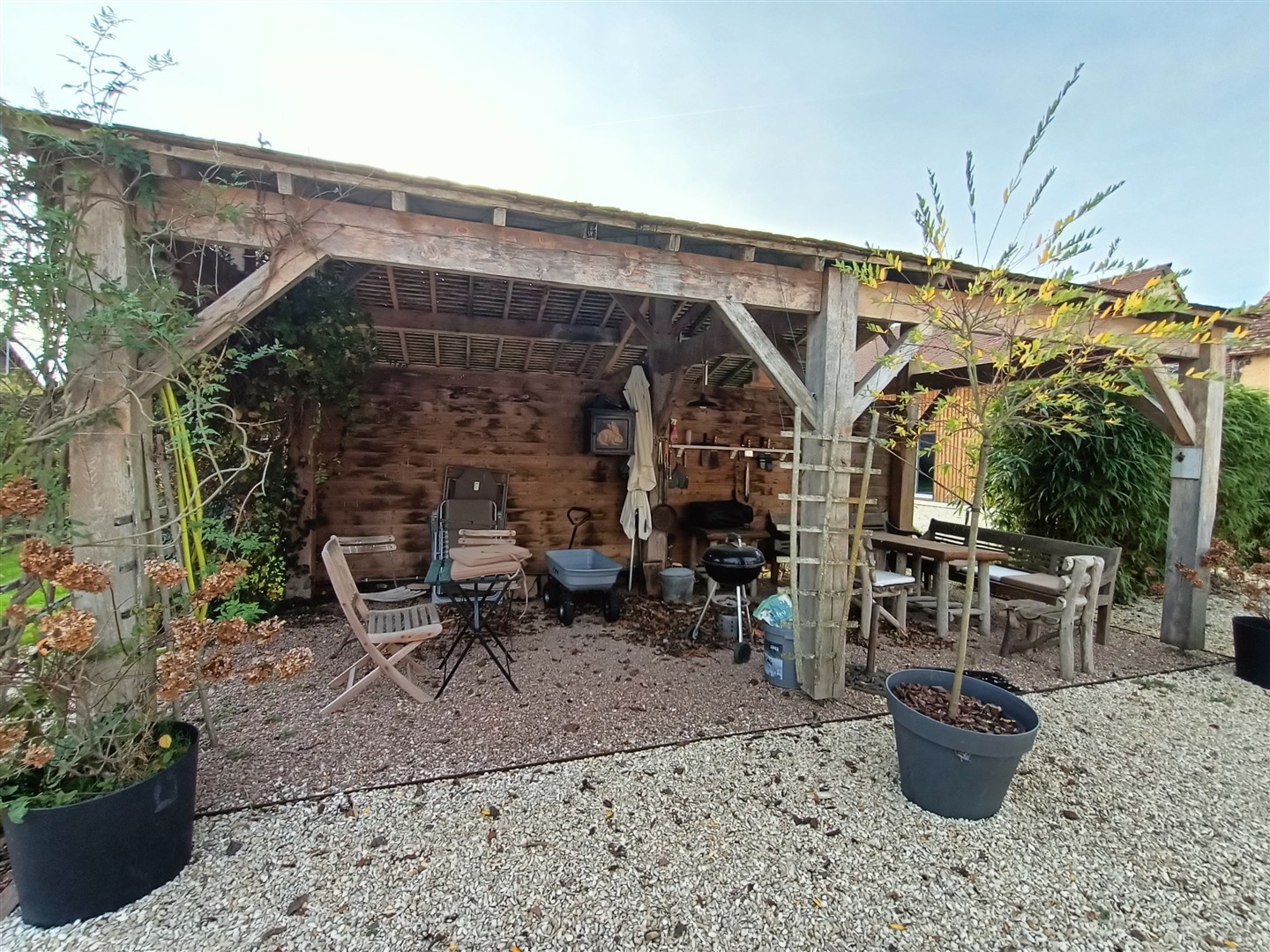 PROPRIETE DANS HAMEAU AU CALME