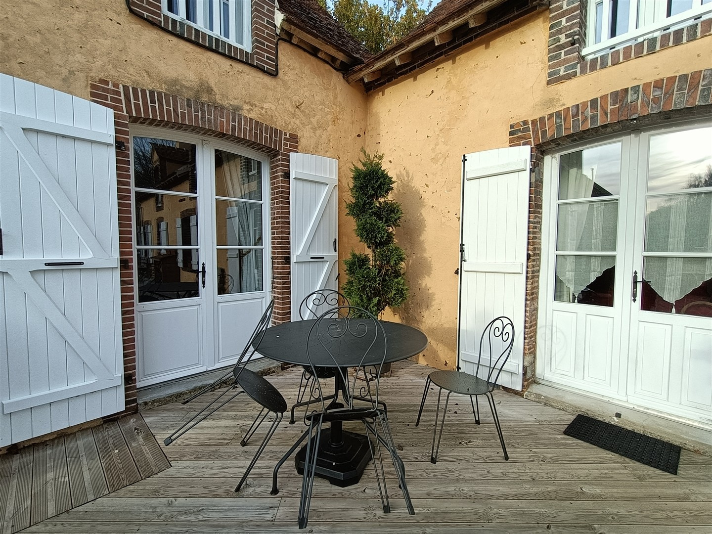 PROPRIETE DANS HAMEAU AU CALME